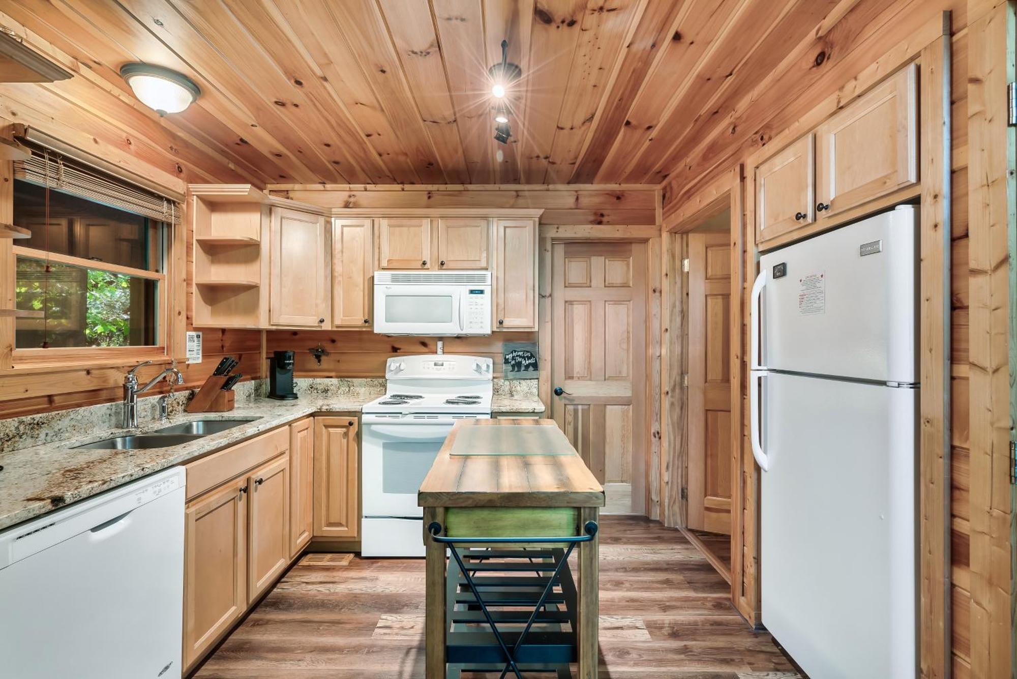 Peaceful Family Cabin With Hot Tub, Game Room, & More! Севьервилл Экстерьер фото